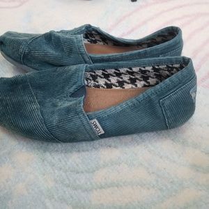Toms